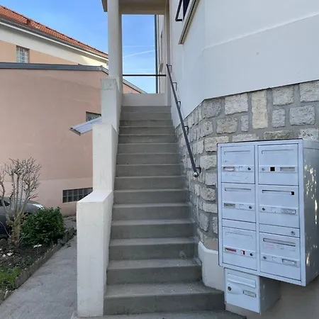 Parfait Pour Visiter Ou Travailler Pres De Paris - Makalu クラマール